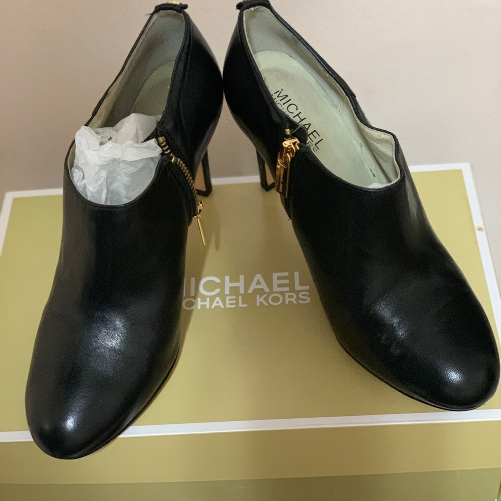 Michael Kors Ankle boots with original box